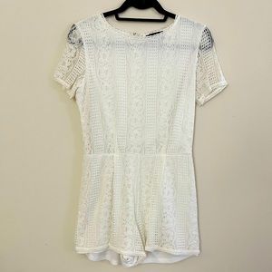 Romeo and Juliet Couture White Lace Romper medium